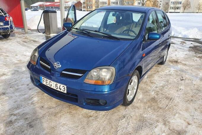 Nissan Almera Tino V10 Minivan