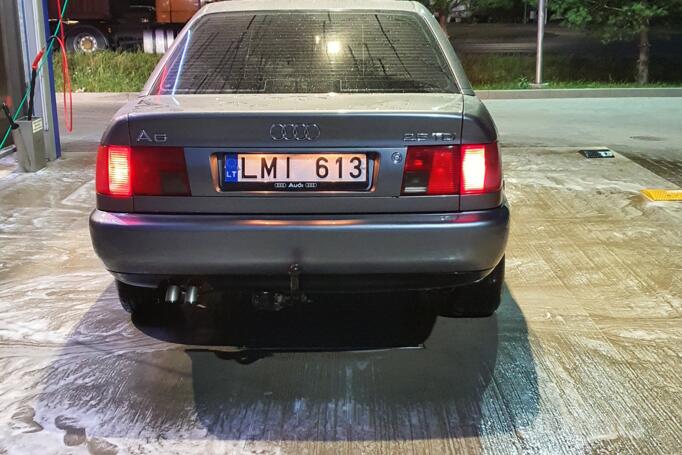 Audi A6 A4/C4 Sedan