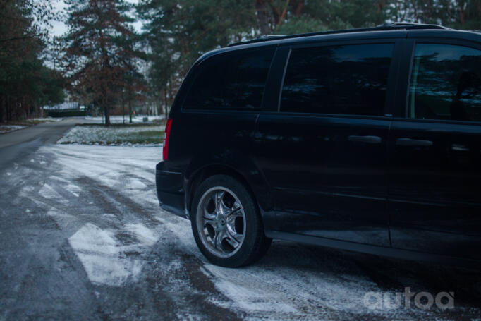 Chrysler Voyager 5 generation Grand minivan