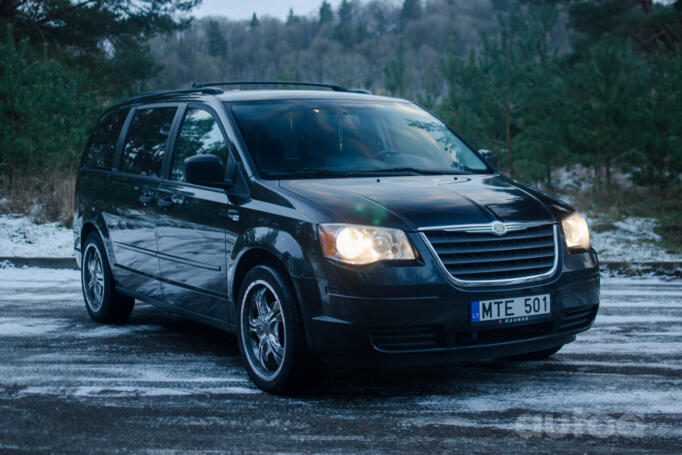 Chrysler Voyager 5 generation Grand minivan