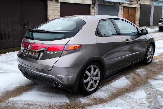 Honda Civic 8 generation Hatchback 5-doors