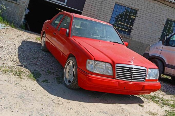 Mercedes-Benz W124 1 generation