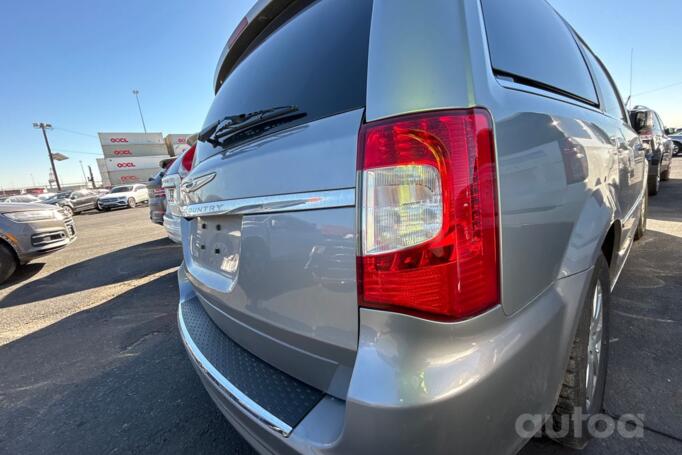 Chrysler Town & Country 5 generation [restyling]