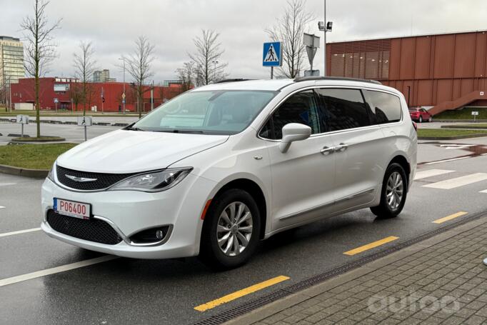 Chrysler Pacifica 2 generation Minivan