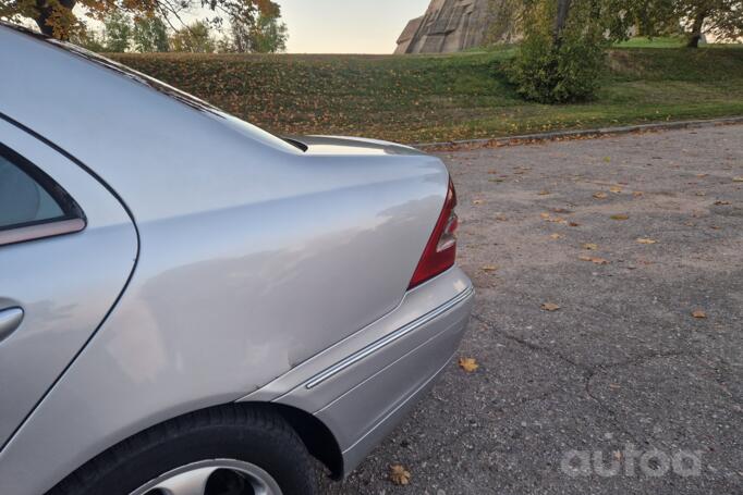 Mercedes-Benz C-Class W203/S203/CL203 Sedan