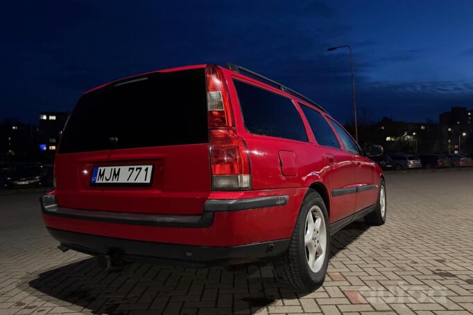 Volvo V70 2 generation wagon