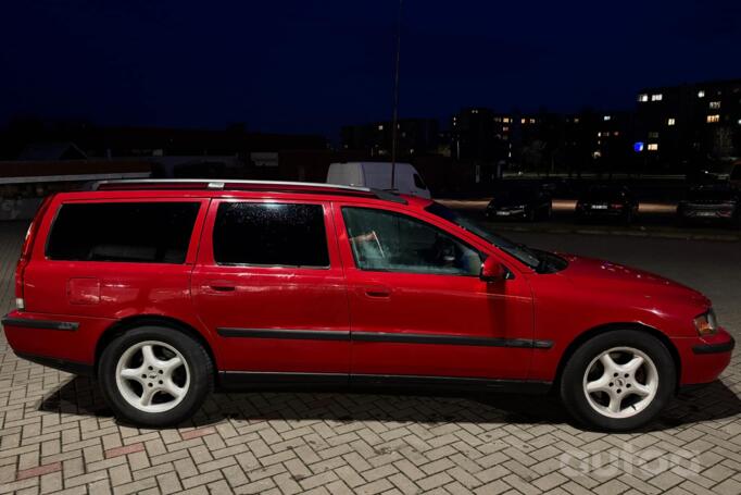 Volvo V70 2 generation wagon