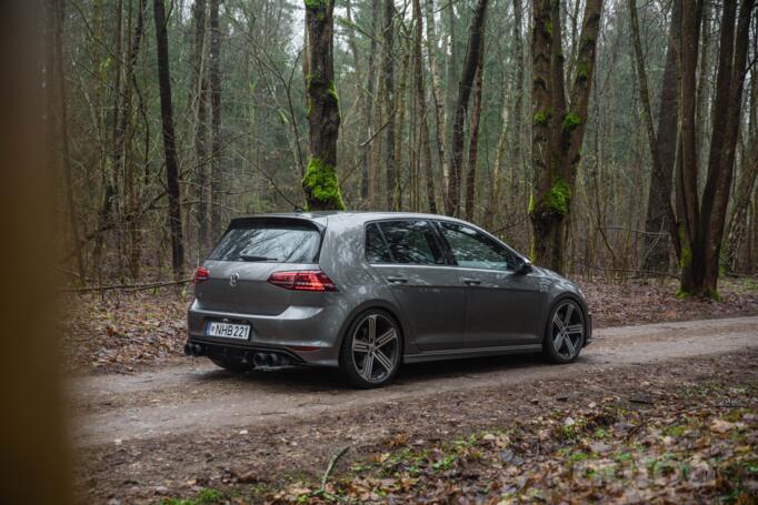 Volkswagen Golf R 7 generation