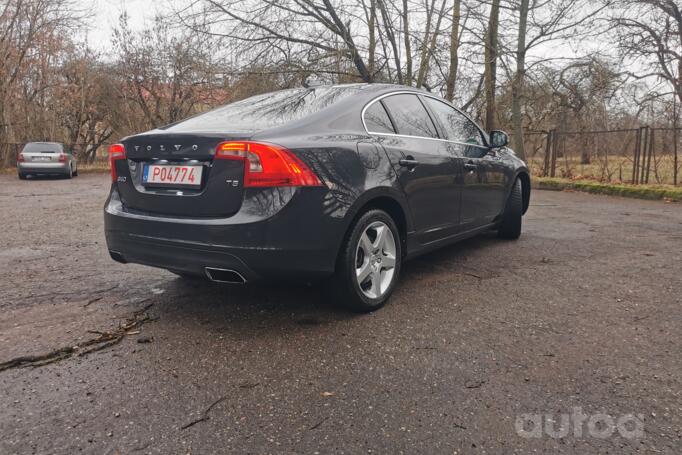 Volvo S60 2 generation [restyling] Sedan 4-doors