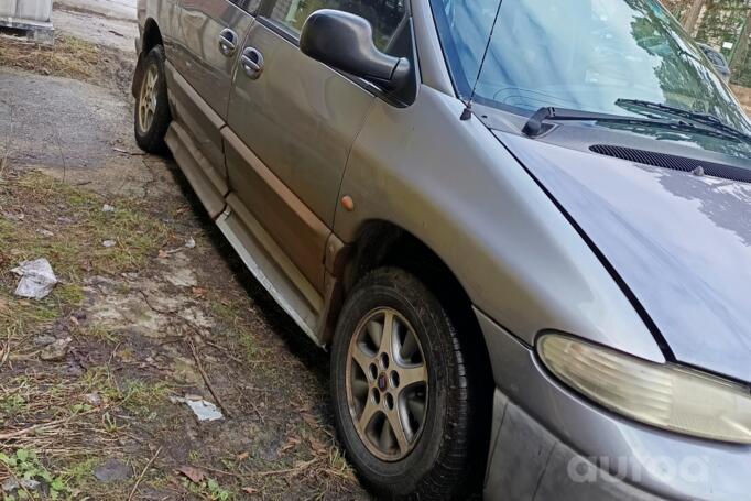 Chrysler Voyager 3 generation Grand minivan 5-doors