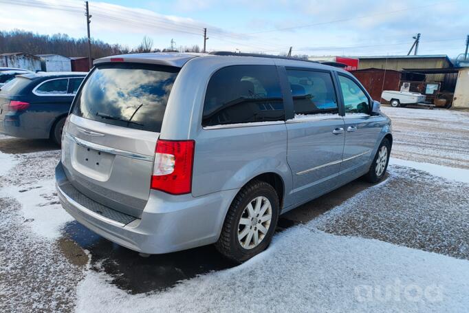 Chrysler Town & Country 5 generation [restyling]