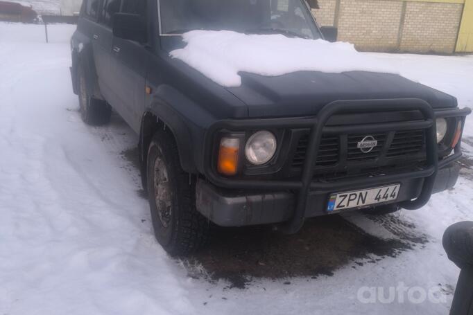 Nissan Patrol Y60 SUV 5-doors