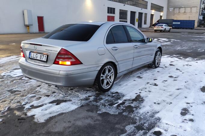 Mercedes-Benz C-Class W203/S203/CL203 Sedan