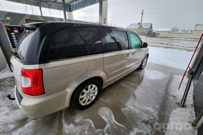 Chrysler Town & Country 5 generation [restyling]