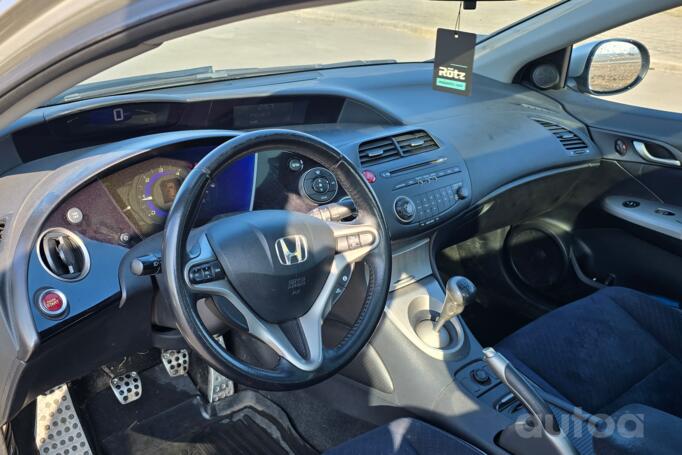 Honda Civic 8 generation [restyling] Hatchback 5-doors