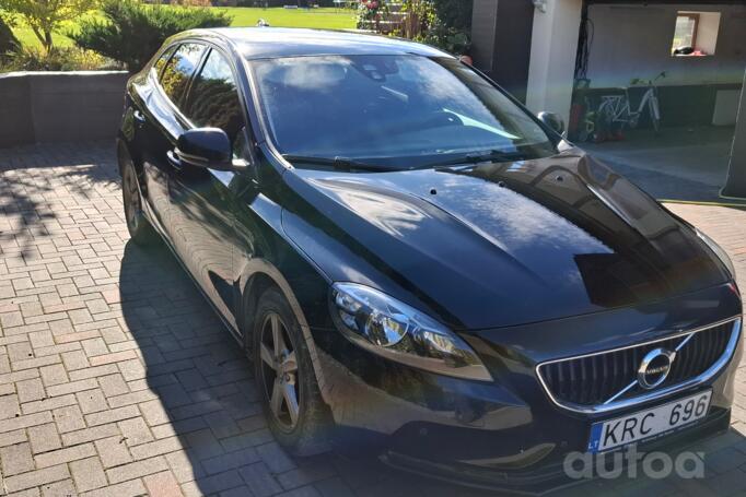 Volvo V40 2 generation [restyling] Hatchback 5-doors