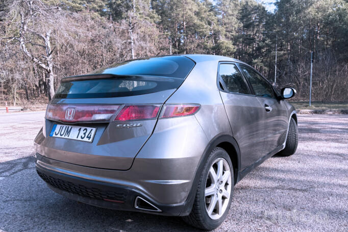 Honda Civic 8 generation Hatchback 5-doors