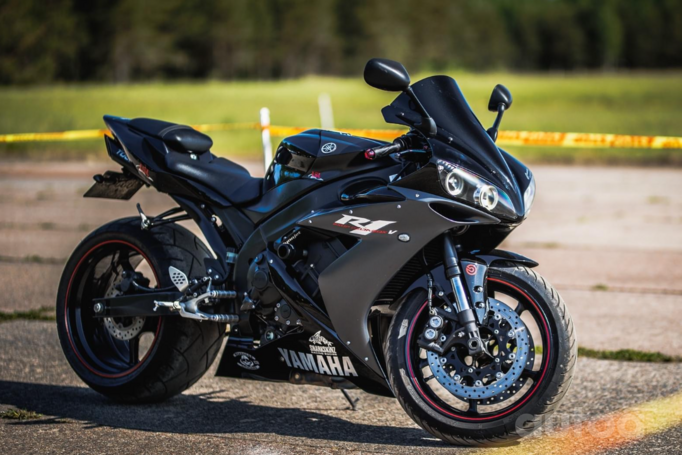 Yamaha R1