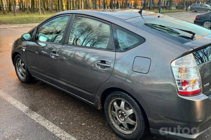 Toyota Prius 2 generation [restyling] (XW20)