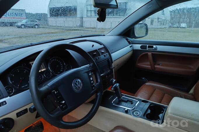 Volkswagen Touareg 1 generation Crossover