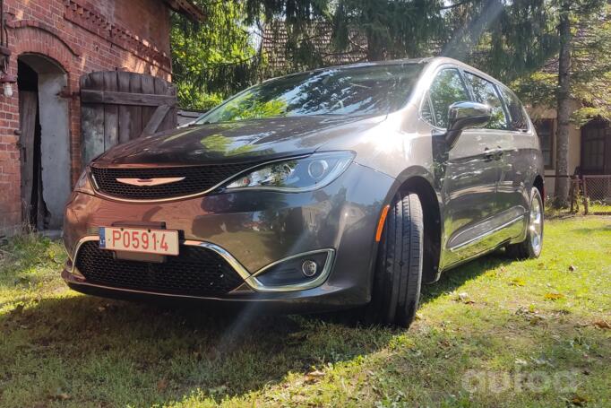 Chrysler Pacifica 2 generation Minivan