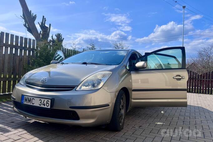 Toyota Prius 2 generation Hatchback