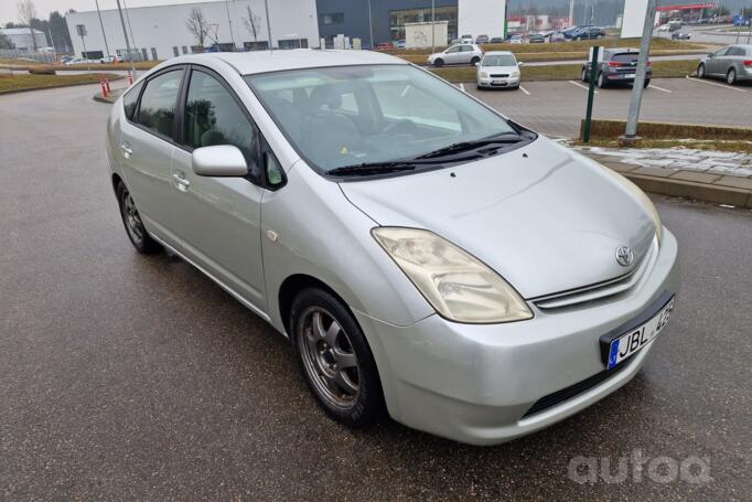 Toyota Prius 2 generation Hatchback