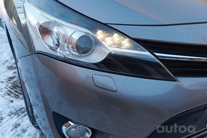 Toyota Verso 1 generation [restyling] Minivan