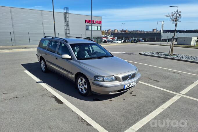 Volvo V70 2 generation wagon