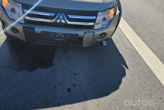 Mitsubishi Pajero 4 generation SUV 5-doors