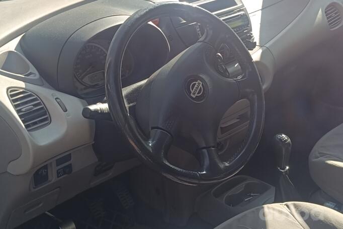 Nissan Almera Tino V10 Minivan