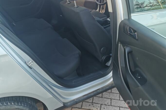 Volkswagen Passat B6 Sedan 4-doors