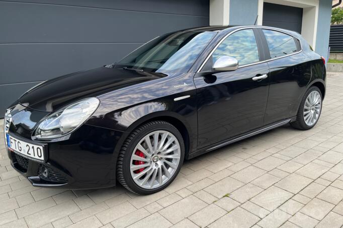 Alfa Romeo Giulietta 940 Hatchback