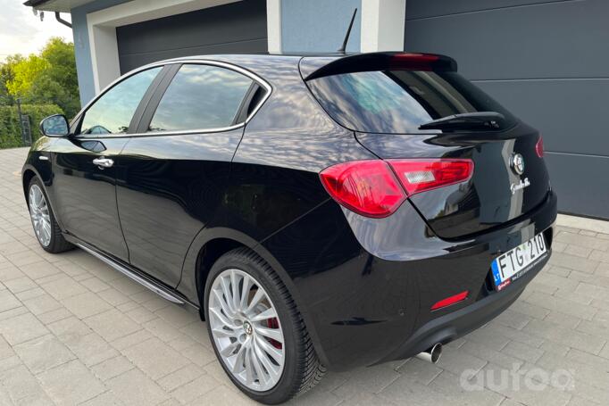 Alfa Romeo Giulietta 940 Hatchback