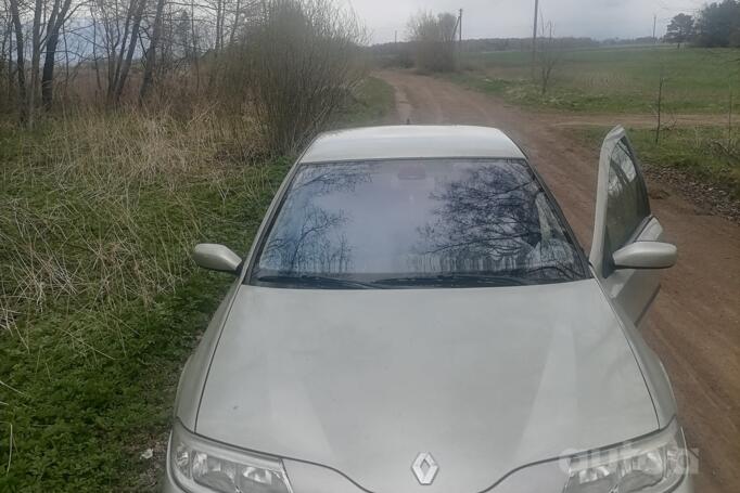 Renault Laguna 2 generation Liftback
