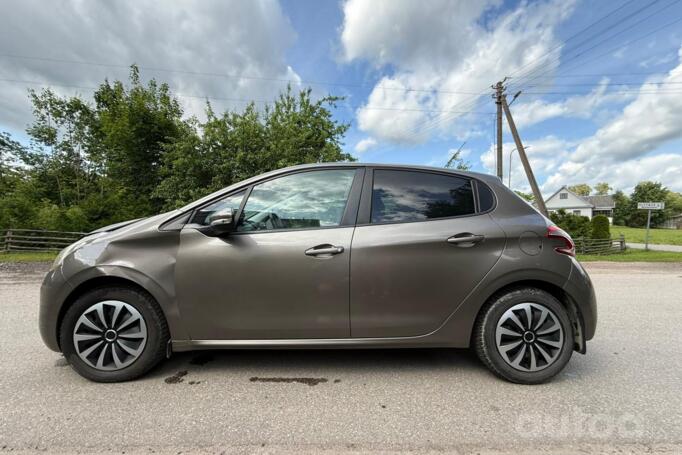 Peugeot 208 1 generation Hatchback 5-doors