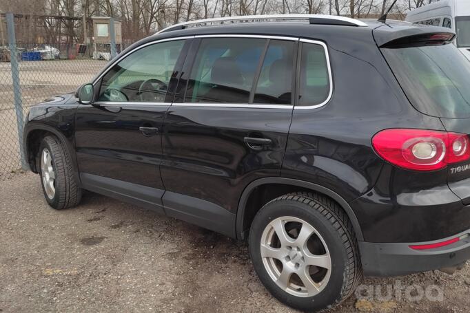 Volkswagen Tiguan 1 generation Crossover