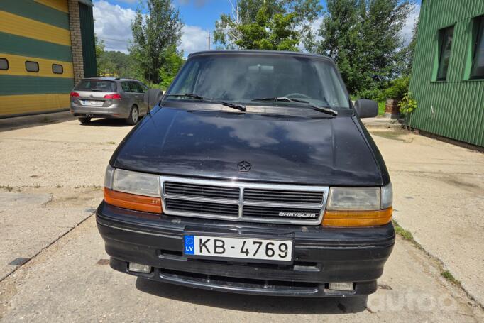 Chrysler Voyager 2 generation Grand minivan 4-doors