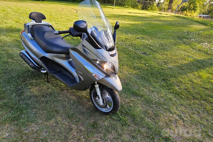 Piaggio X10