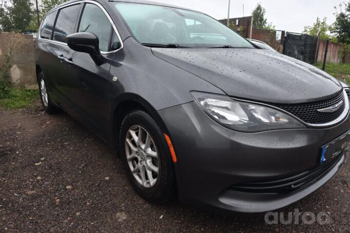 Chrysler Pacifica 2 generation Minivan