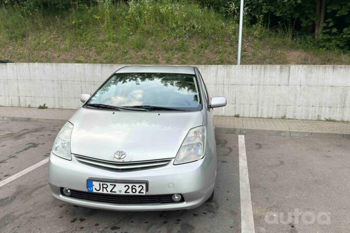 Toyota Prius 2 generation Hatchback