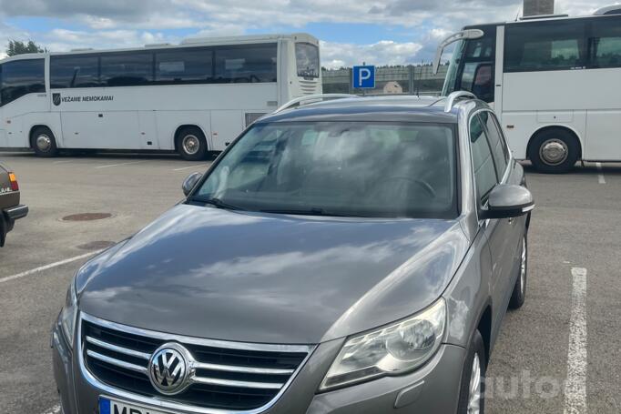 Volkswagen Tiguan 1 generation Crossover