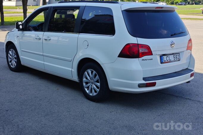 Volkswagen Routan 1 generation Minivan