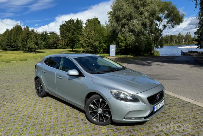 Volvo V40 2 generation Hatchback 5-doors