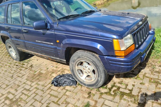 Jeep Grand Cherokee ZJ SUV