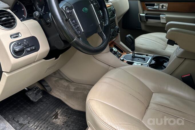 Land Rover Discovery 4 generation SUV