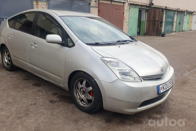 Toyota Prius XW20 [restyling]