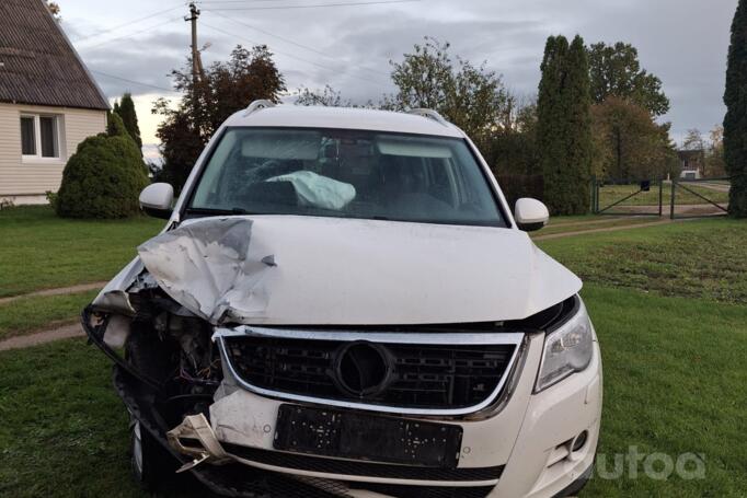 Volkswagen Tiguan 1 generation Crossover