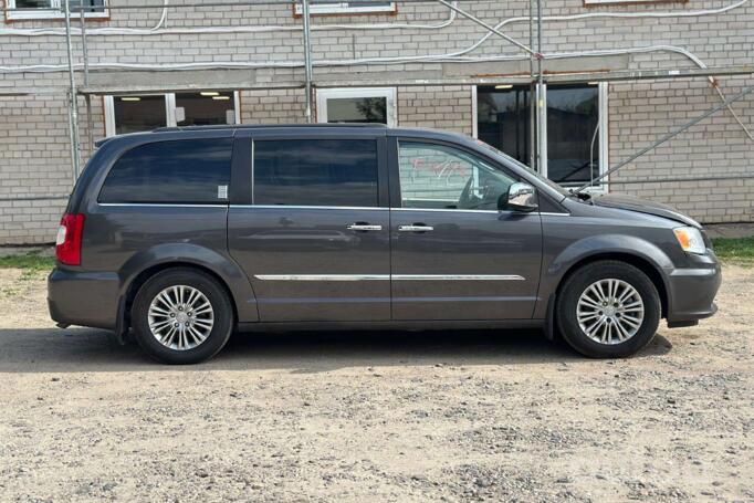 Chrysler Town & Country 5 generation [restyling]