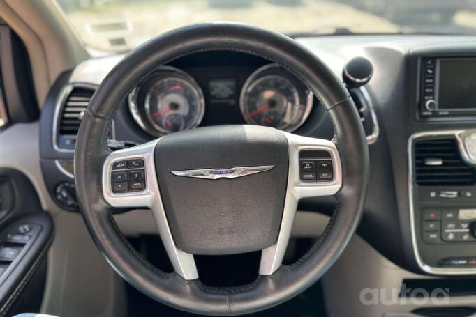 Chrysler Town & Country 5 generation [restyling]